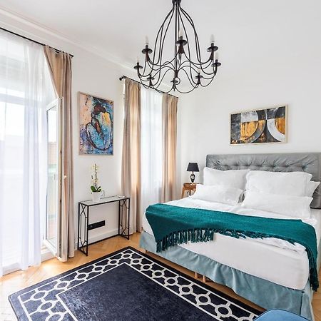 Luxury Apartment With A Balcony And A Terrace Praga Exterior foto